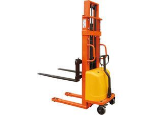 CTD (double mast) semi-electric stacker